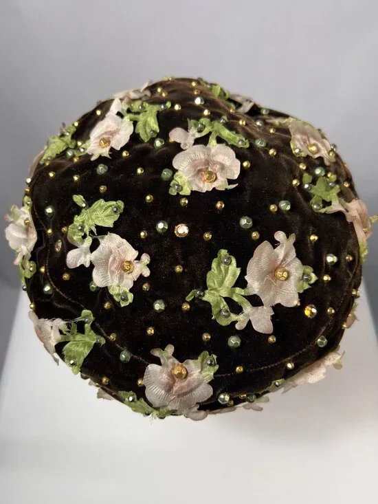 VTG YSL Chocolate Brown Beret Velvet Hat with Floral Motifs and Rhinestones 60's - Picture 3 of 7